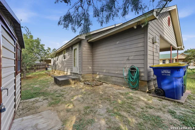 529 Guerra Ln Gonzales, TX 78629