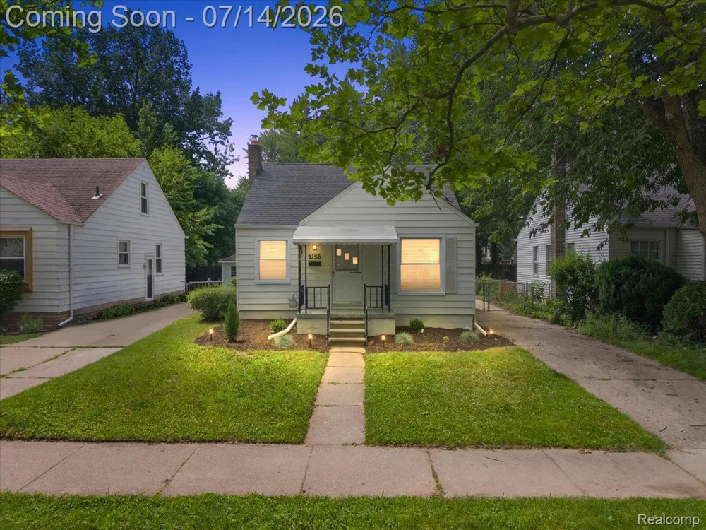 2155 E 8 Mile Road Grosse Pointe Woods City, MI 48236