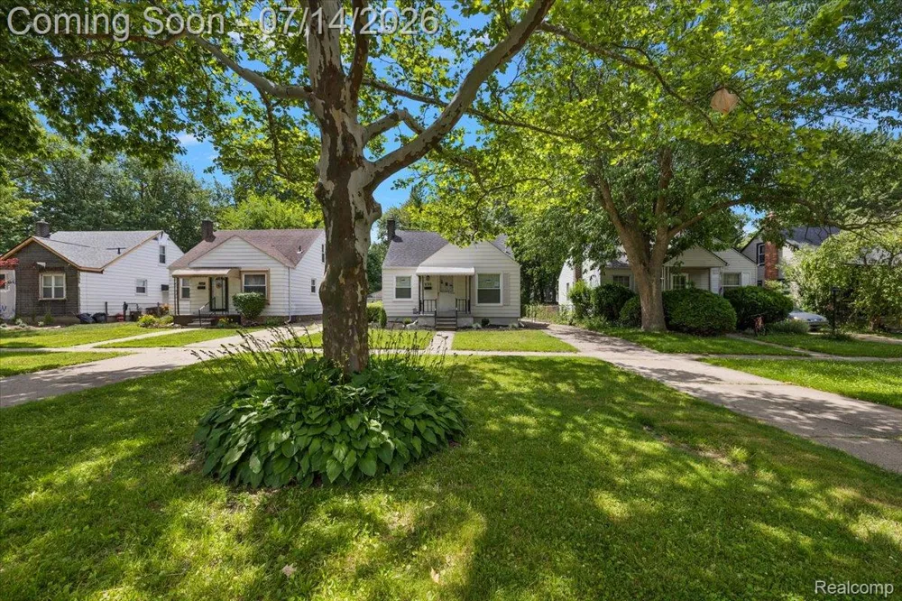 2155 E 8 Mile Road Grosse Pointe Woods City, MI 48236