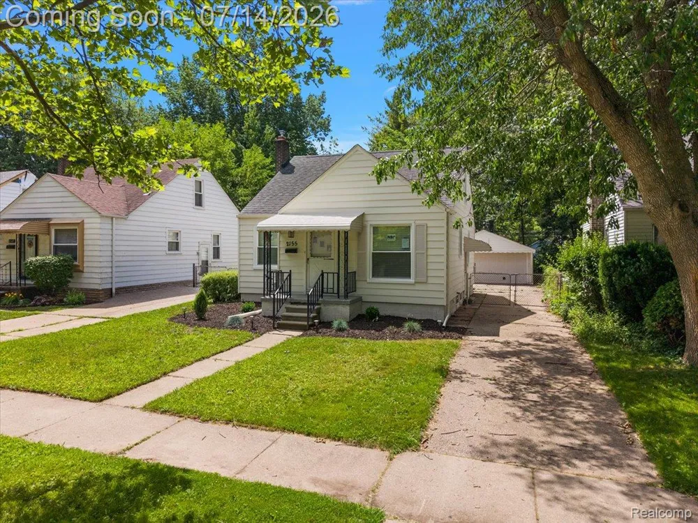 2155 E 8 Mile Road Grosse Pointe Woods City, MI 48236