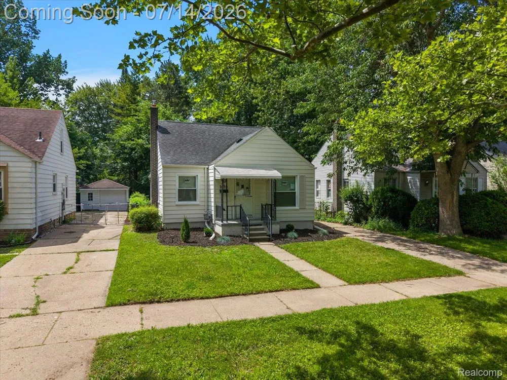 2155 E 8 Mile Road Grosse Pointe Woods City, MI 48236