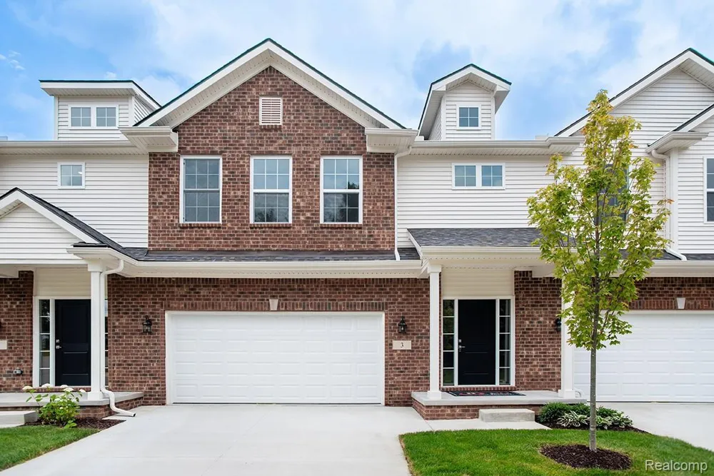 16 Grandview Circle #56 White Lake Charter Township, MI 48386