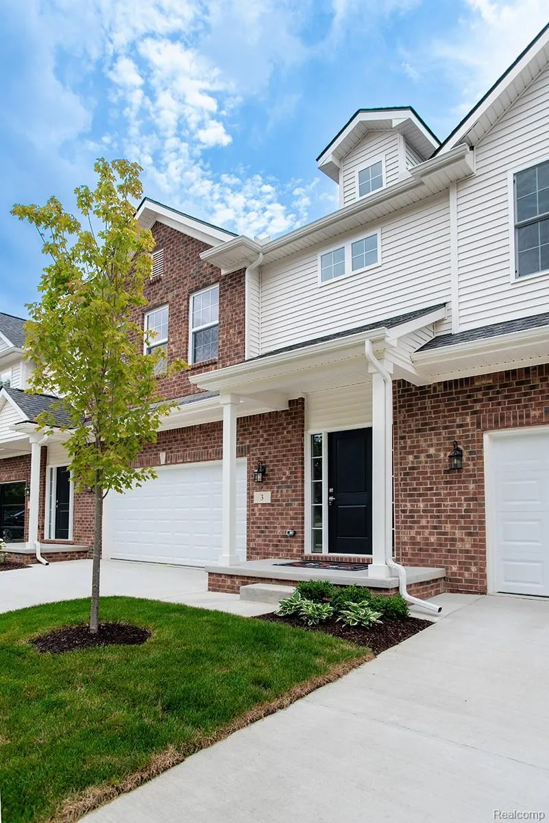 16 Grandview Circle #56 White Lake Charter Township, MI 48386