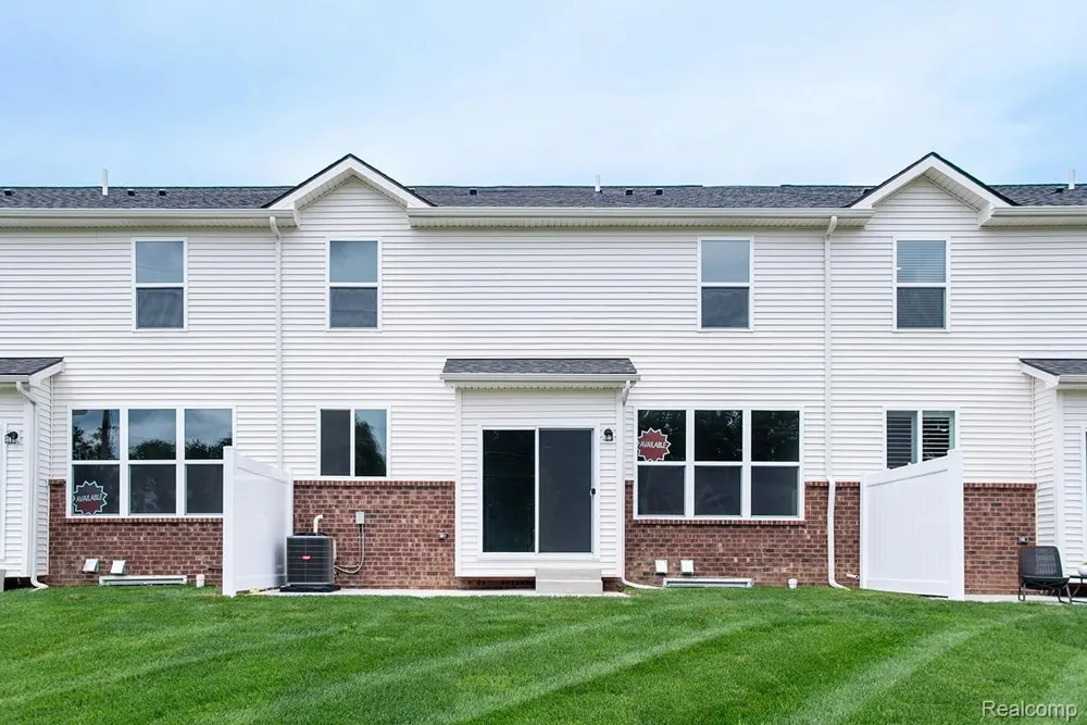 16 Grandview Circle #56 White Lake Charter Township, MI 48386