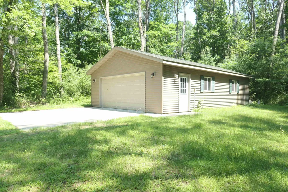 4769 Feather Trail Home Township, MI 48829