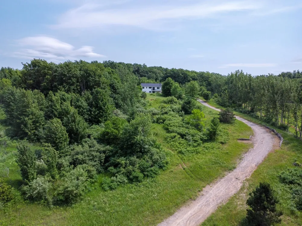 9742 E Peterson Road Leelanau Township, MI 49670