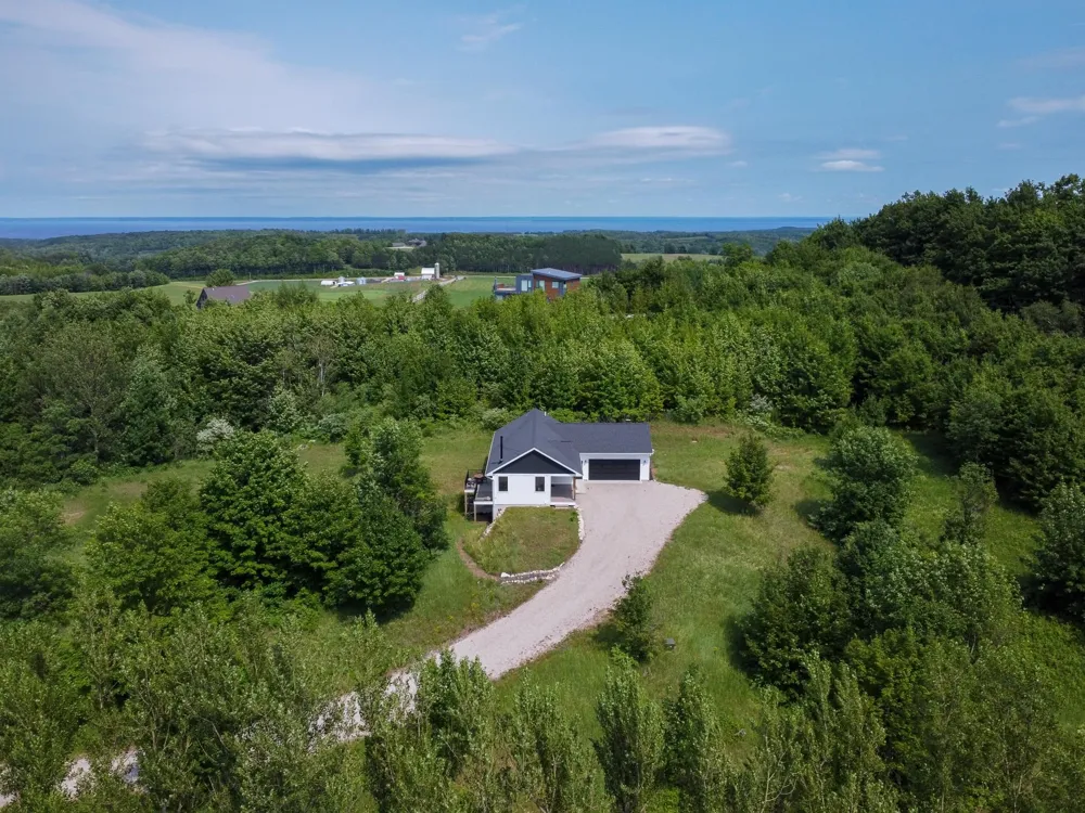 9742 E Peterson Road Leelanau Township, MI 49670