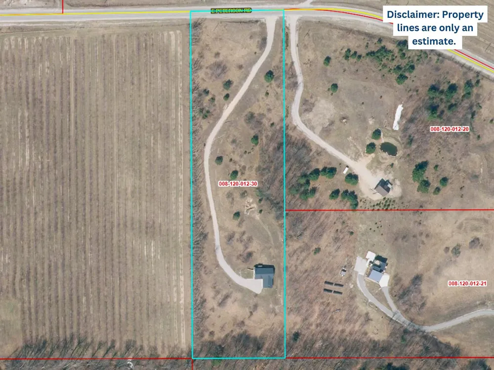 9742 E Peterson Road Leelanau Township, MI 49670