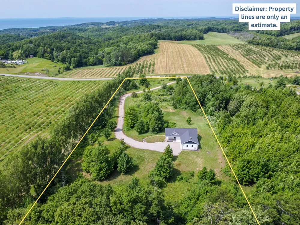 9742 E Peterson Road Leelanau Township, MI 49670