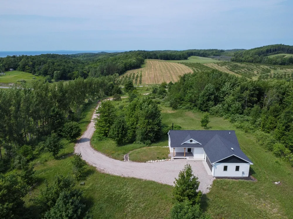 9742 E Peterson Road Leelanau Township, MI 49670