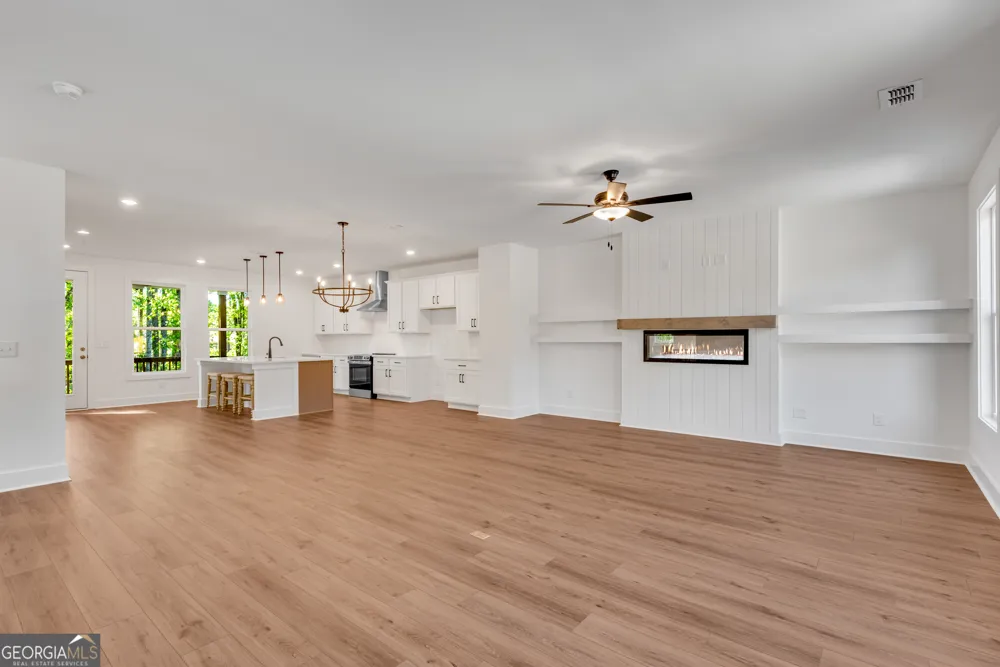 2735 Hallwood LN Suwanee, GA 30024