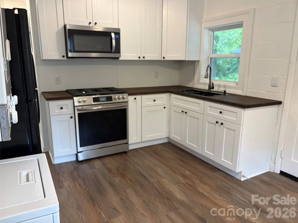 1107 S Meeting Street Statesville, NC 28677