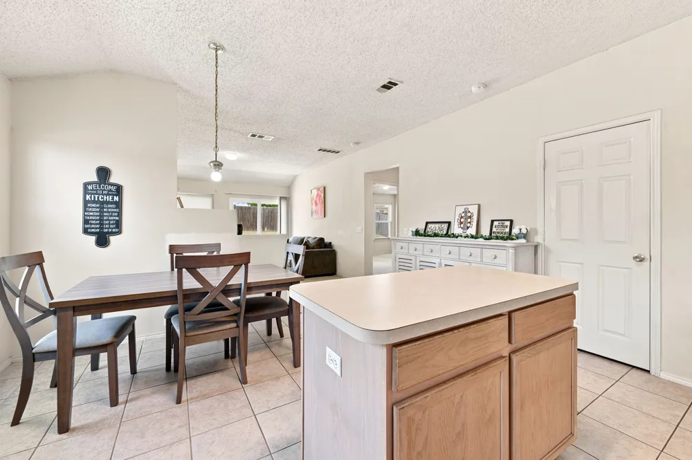 1409 Dundee Drive Arlington, TX 76002