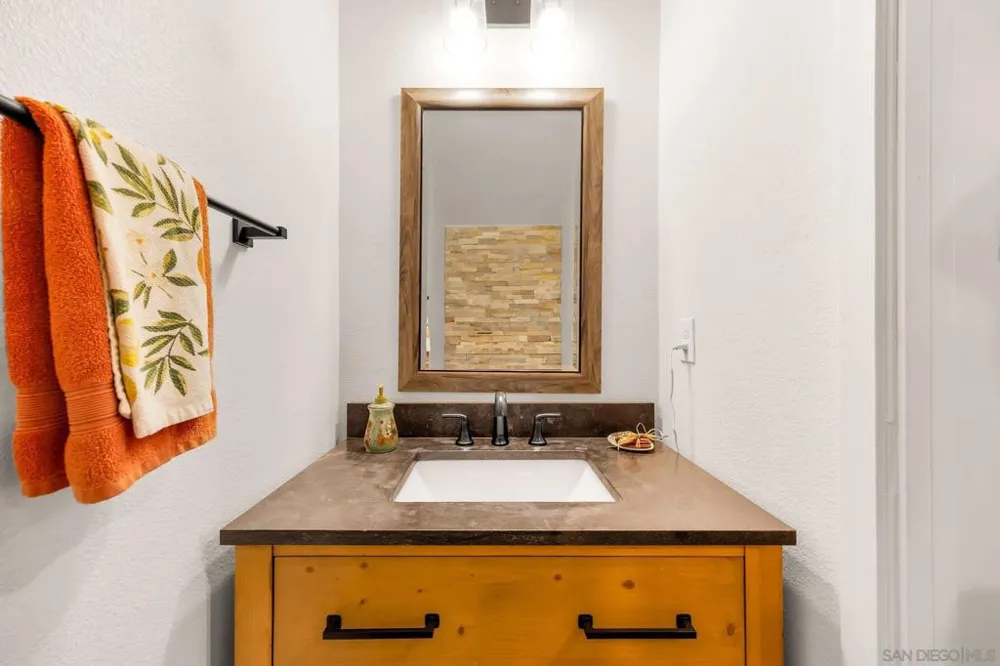 122 Diamante San Marcos, CA 92078