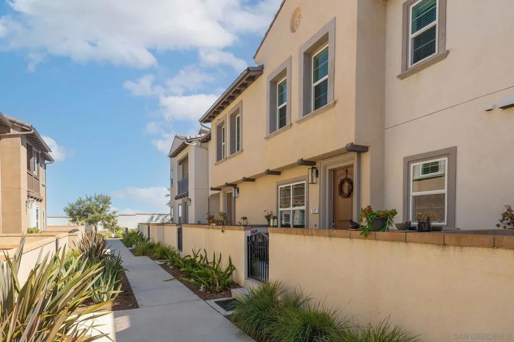 122 Diamante San Marcos, CA 92078