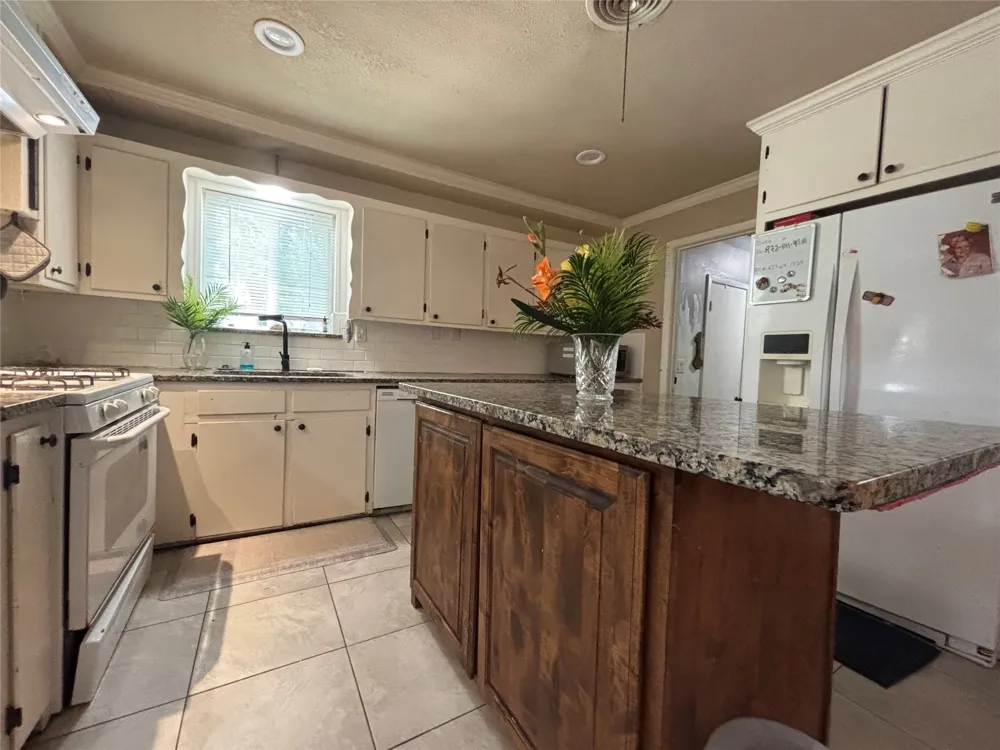 7420 Foster Drive Lake Worth, TX 76135