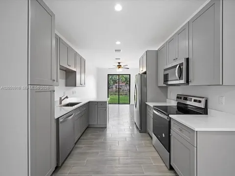 141 W 16th St