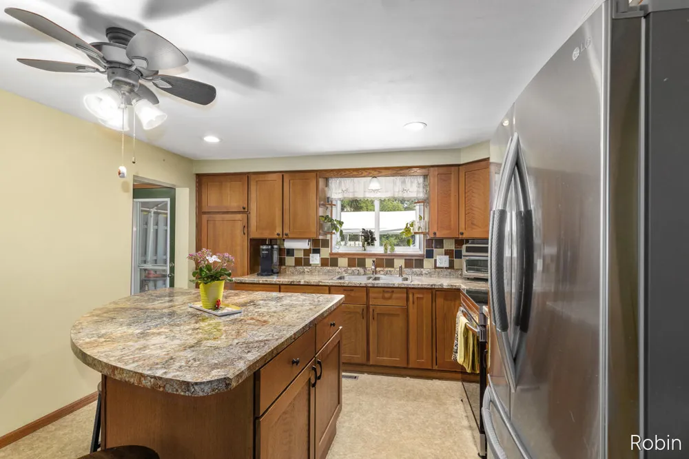 1213 Hayes Street NW Marne, MI 49435