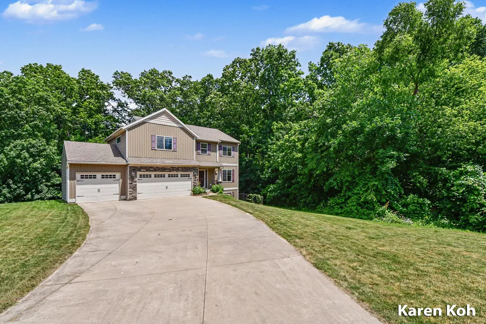 4521 Burton Forest Court SE Kentwood City, MI 49546