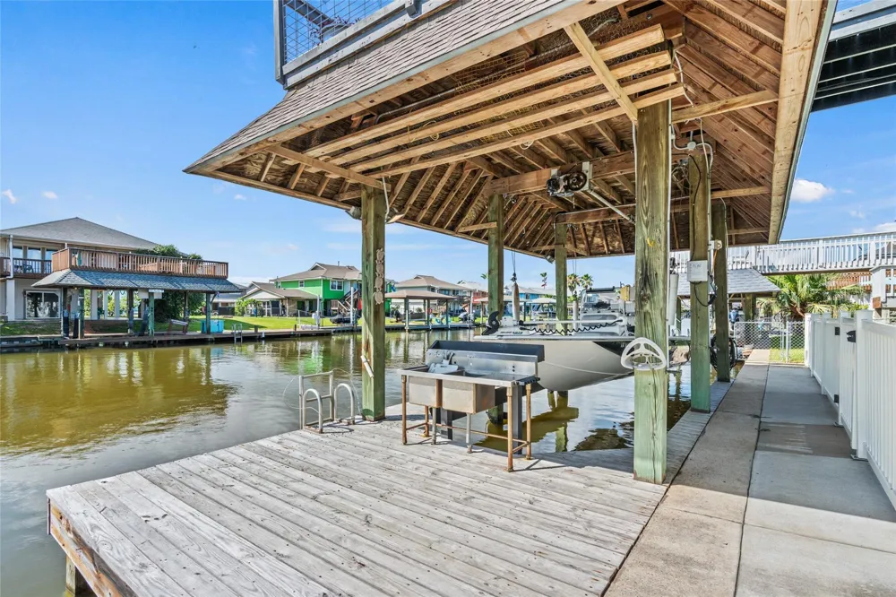911 Bonita Street Bayou Vista, TX 77563