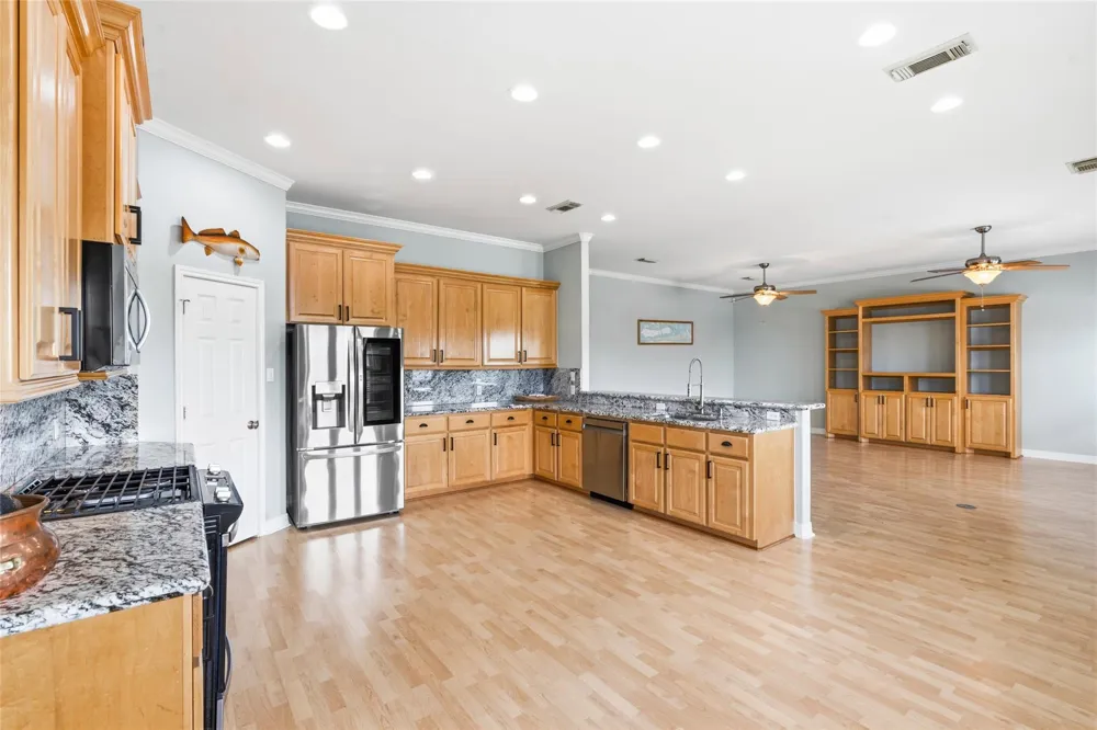 911 Bonita Street Bayou Vista, TX 77563
