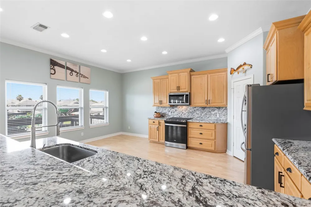 911 Bonita Street Bayou Vista, TX 77563