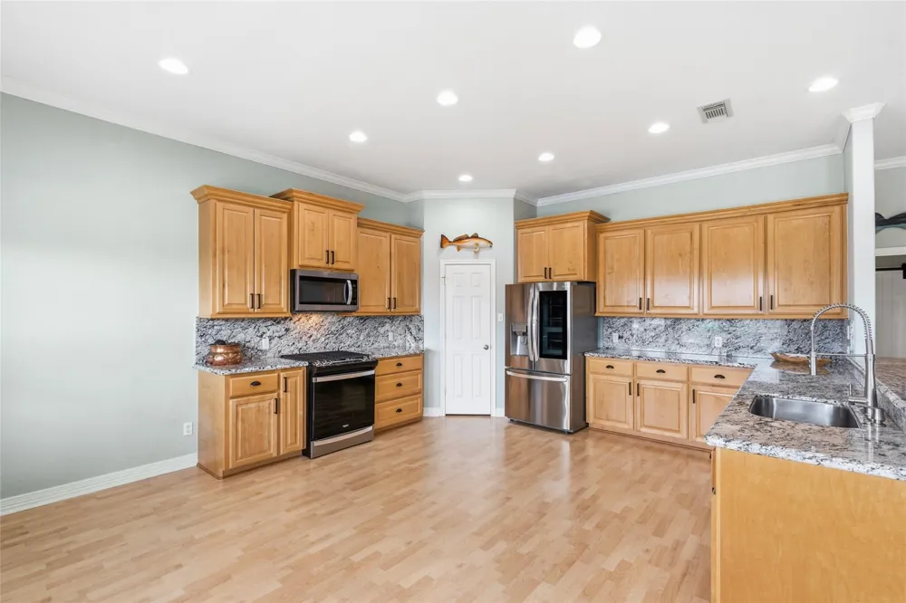 911 Bonita Street Bayou Vista, TX 77563