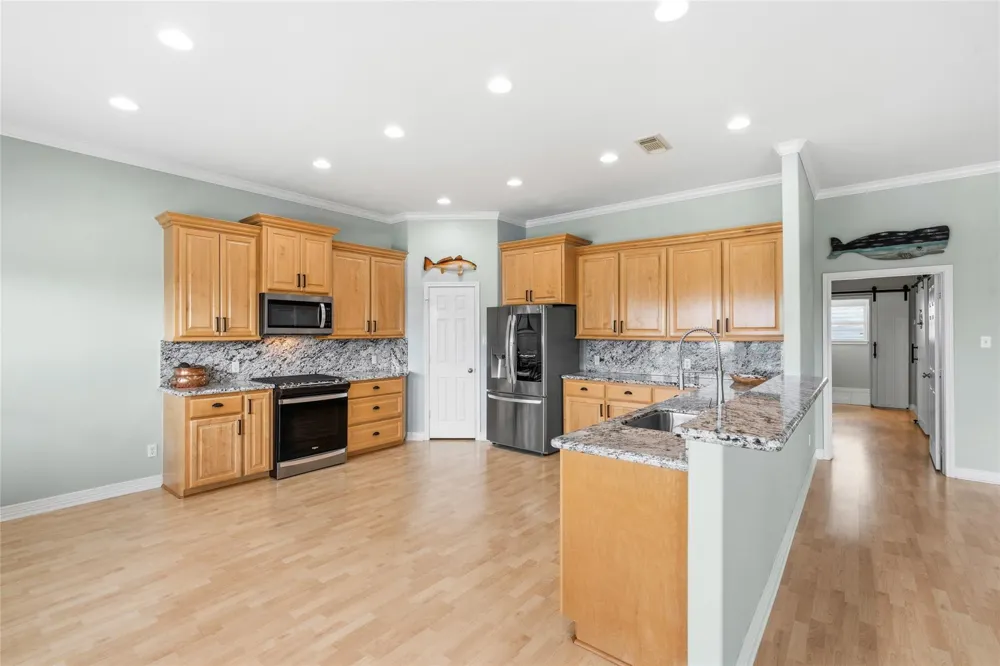 911 Bonita Street Bayou Vista, TX 77563