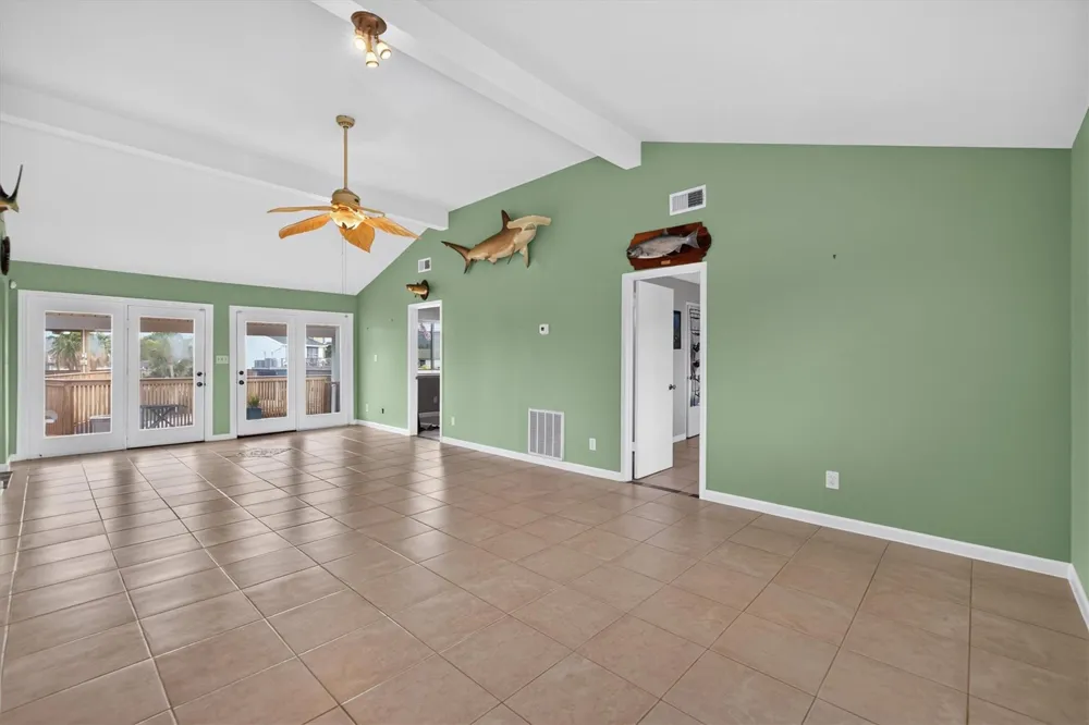 1751 Tiki Drive Tiki Island, TX 77554
