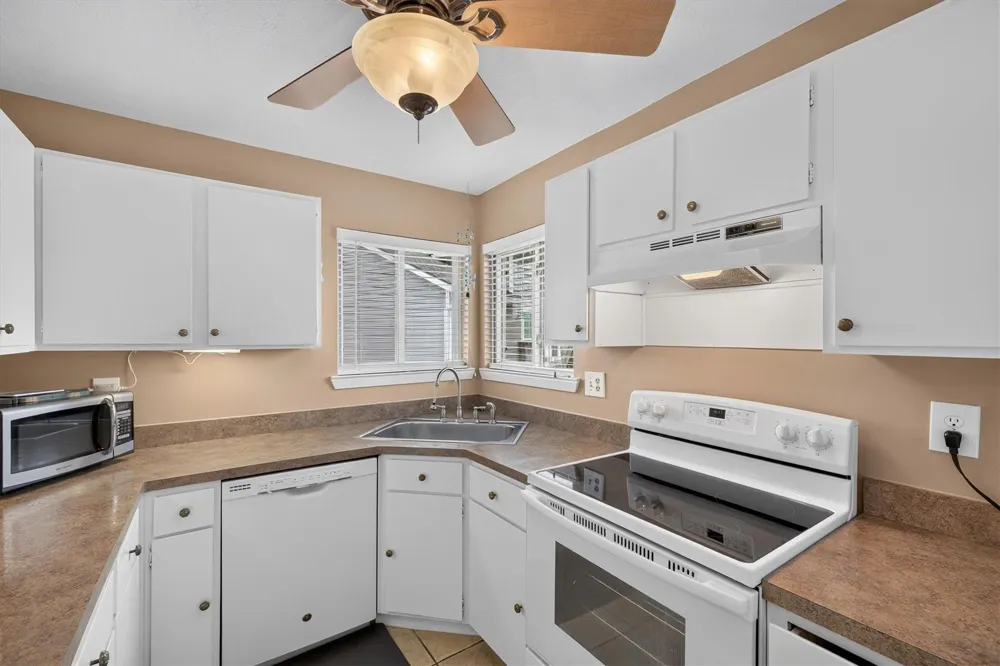 1751 Tiki Drive Tiki Island, TX 77554