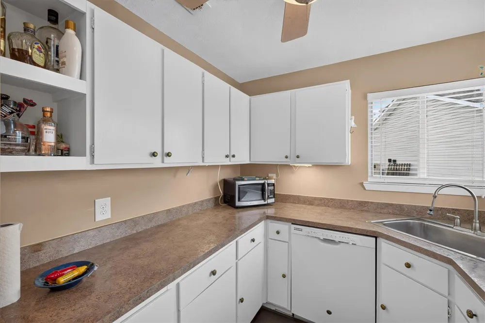 1751 Tiki Drive Tiki Island, TX 77554