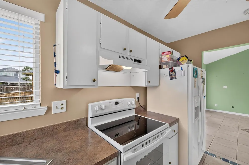 1751 Tiki Drive Tiki Island, TX 77554