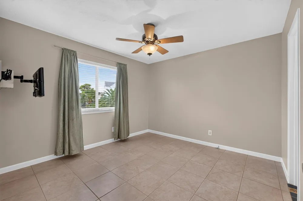 1751 Tiki Drive Tiki Island, TX 77554