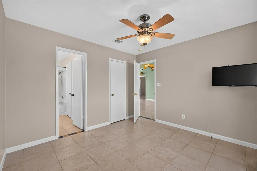 1751 Tiki Drive Tiki Island, TX 77554