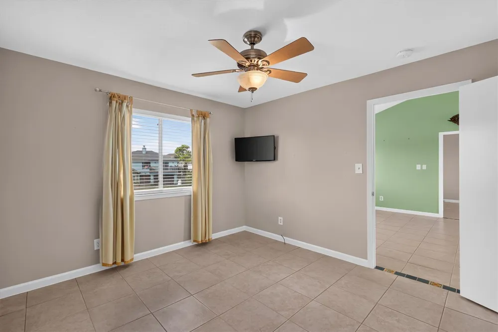 1751 Tiki Drive Tiki Island, TX 77554