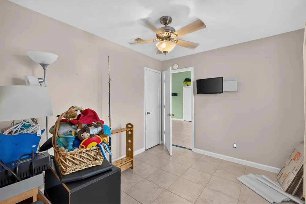 1751 Tiki Drive Tiki Island, TX 77554