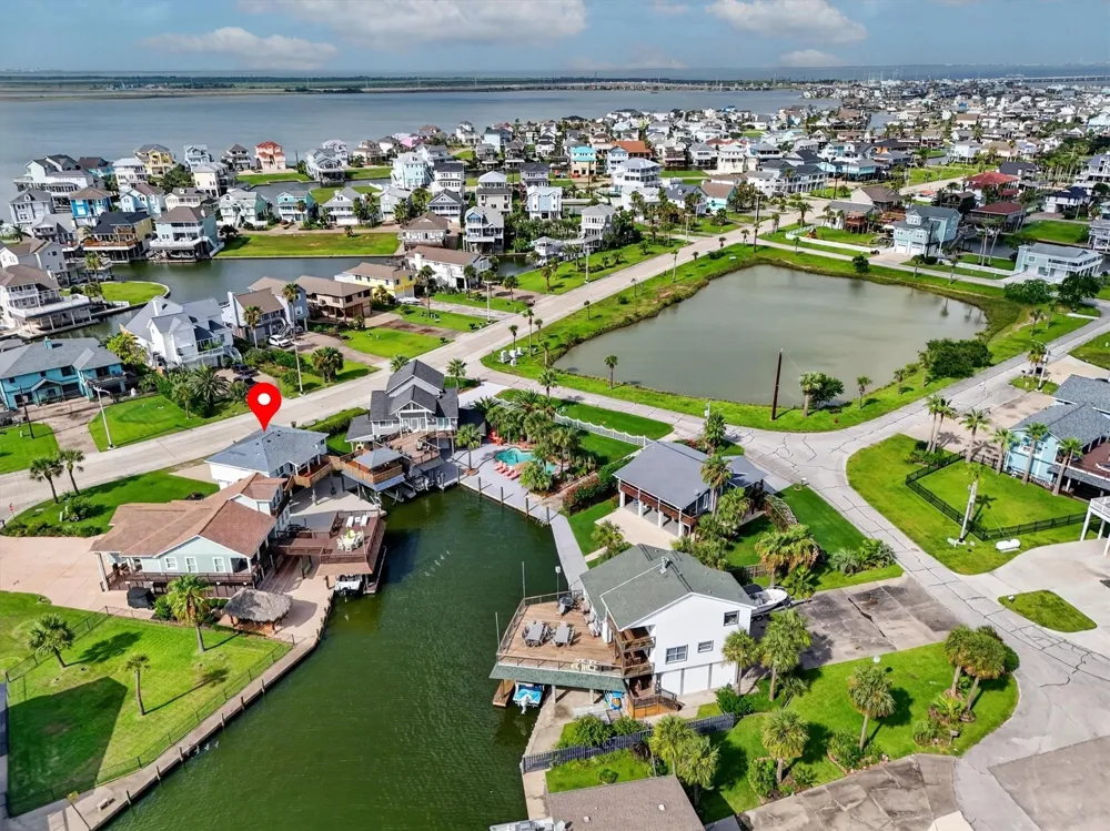 1751 Tiki Drive Tiki Island, TX 77554