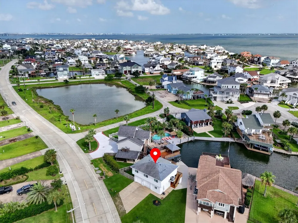 1751 Tiki Drive Tiki Island, TX 77554