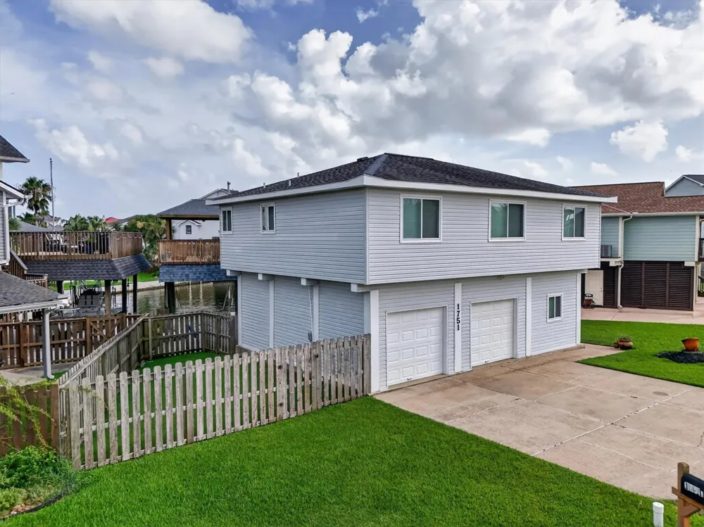 1751 Tiki Drive Tiki Island, TX 77554