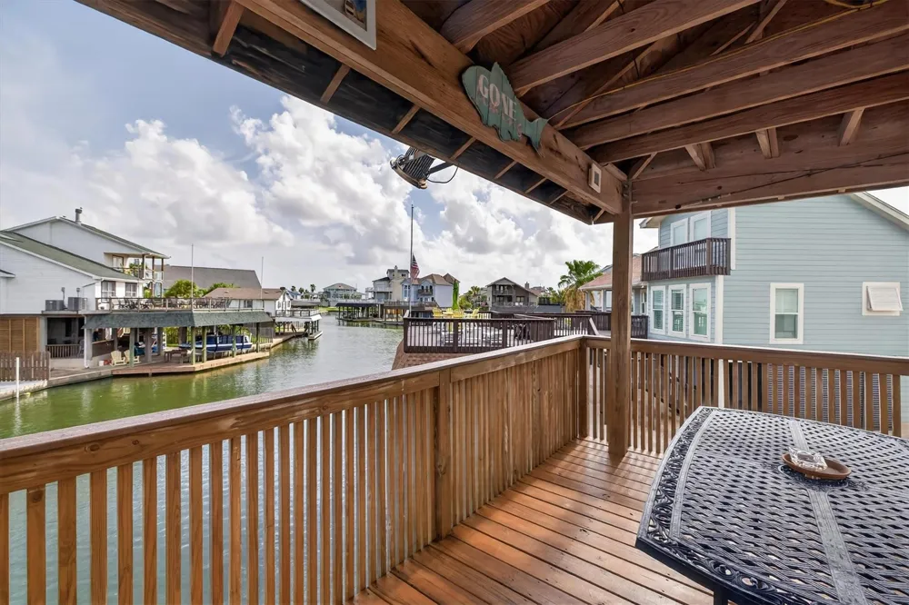 1751 Tiki Drive Tiki Island, TX 77554