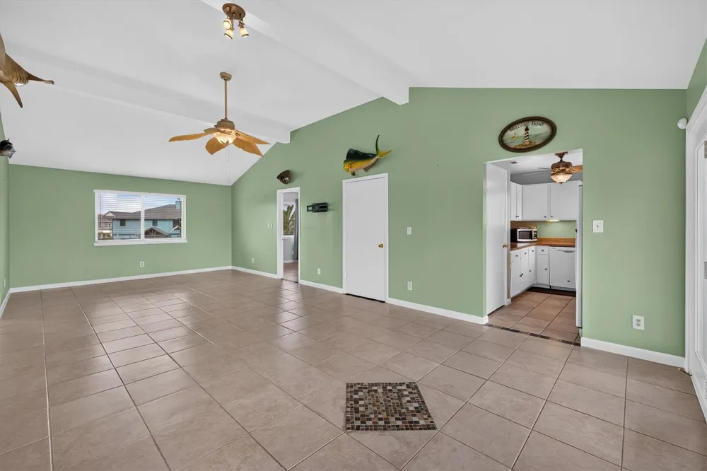 1751 Tiki Drive Tiki Island, TX 77554