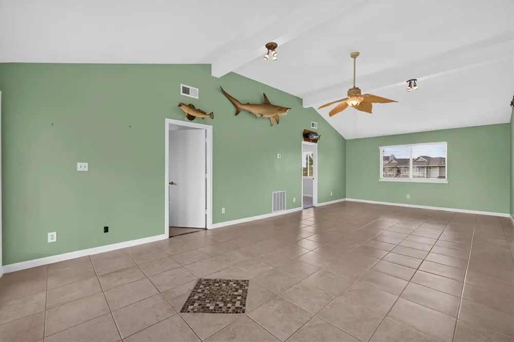 1751 Tiki Drive Tiki Island, TX 77554