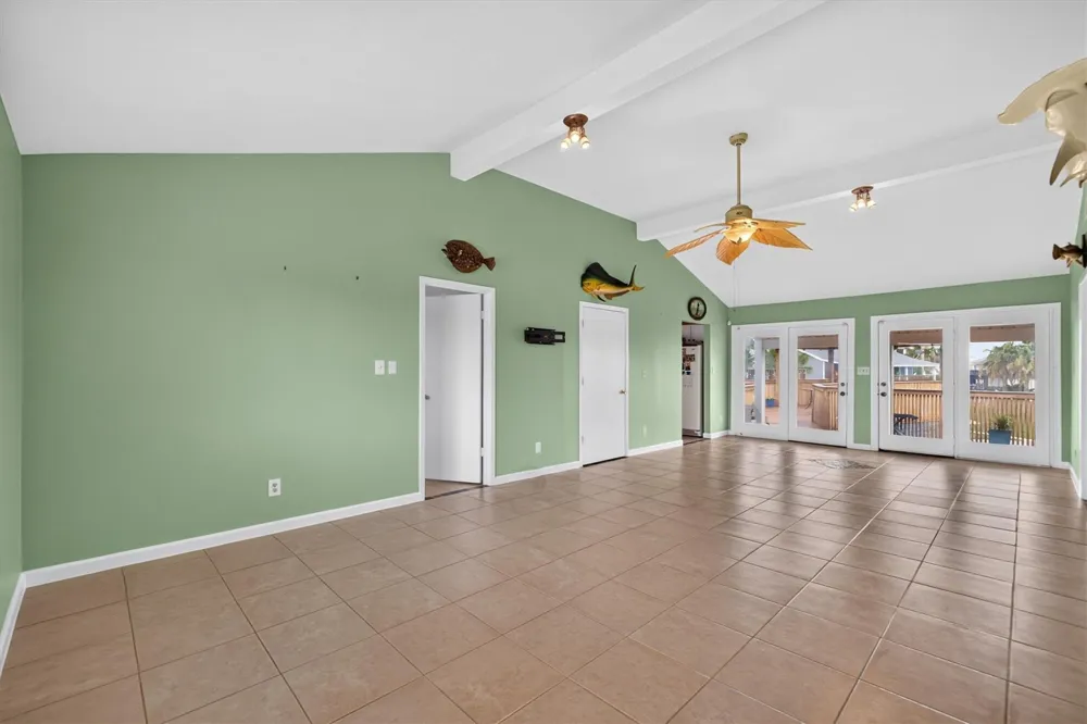 1751 Tiki Drive Tiki Island, TX 77554