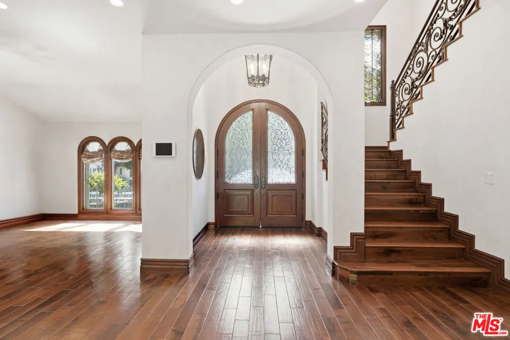 2108 San Ysidro Drive Beverly Hills, CA 90210