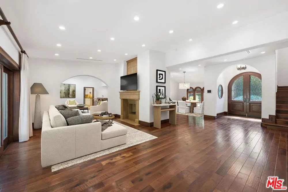 2108 San Ysidro Drive Beverly Hills, CA 90210