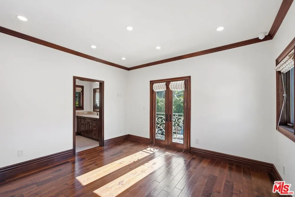 2108 San Ysidro Drive Beverly Hills, CA 90210