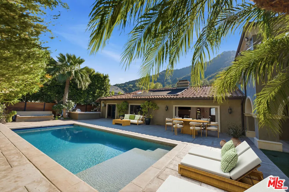 2108 San Ysidro Drive Beverly Hills, CA 90210