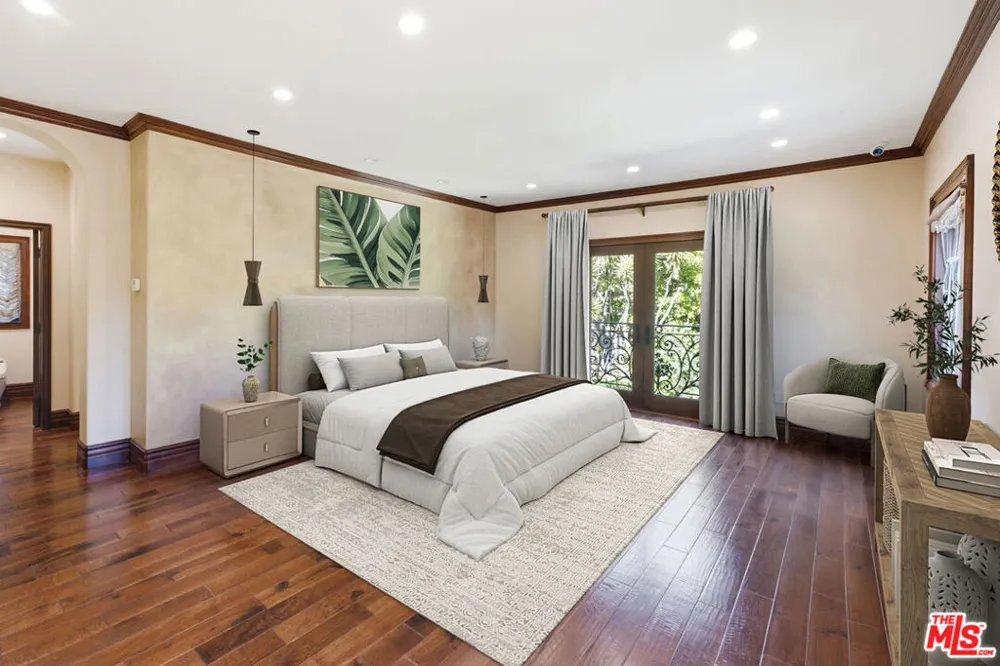 2108 San Ysidro Drive Beverly Hills, CA 90210