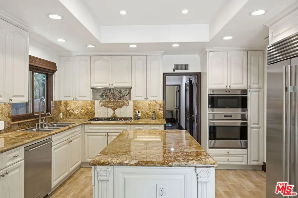 2108 San Ysidro Drive Beverly Hills, CA 90210
