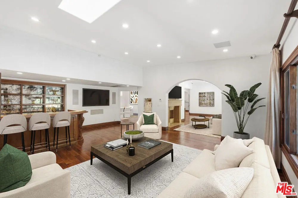 2108 San Ysidro Drive Beverly Hills, CA 90210